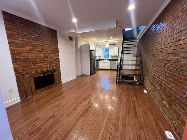 Building Photo - 1011 Hollins St