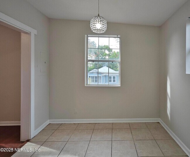 Foto del edificio - 1337 W 23rd St