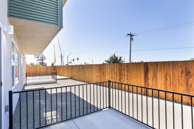 1HAB, 1BA - 588 ft² - North Gateway Apartments Boutique Living!