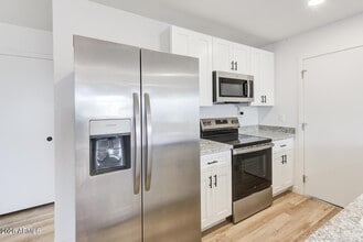 Building Photo - 2117 W Mariposa St