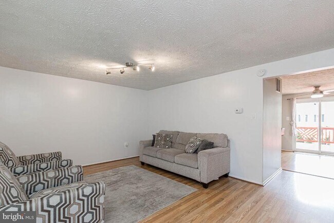 Foto del edificio - 11260 Westport Dr