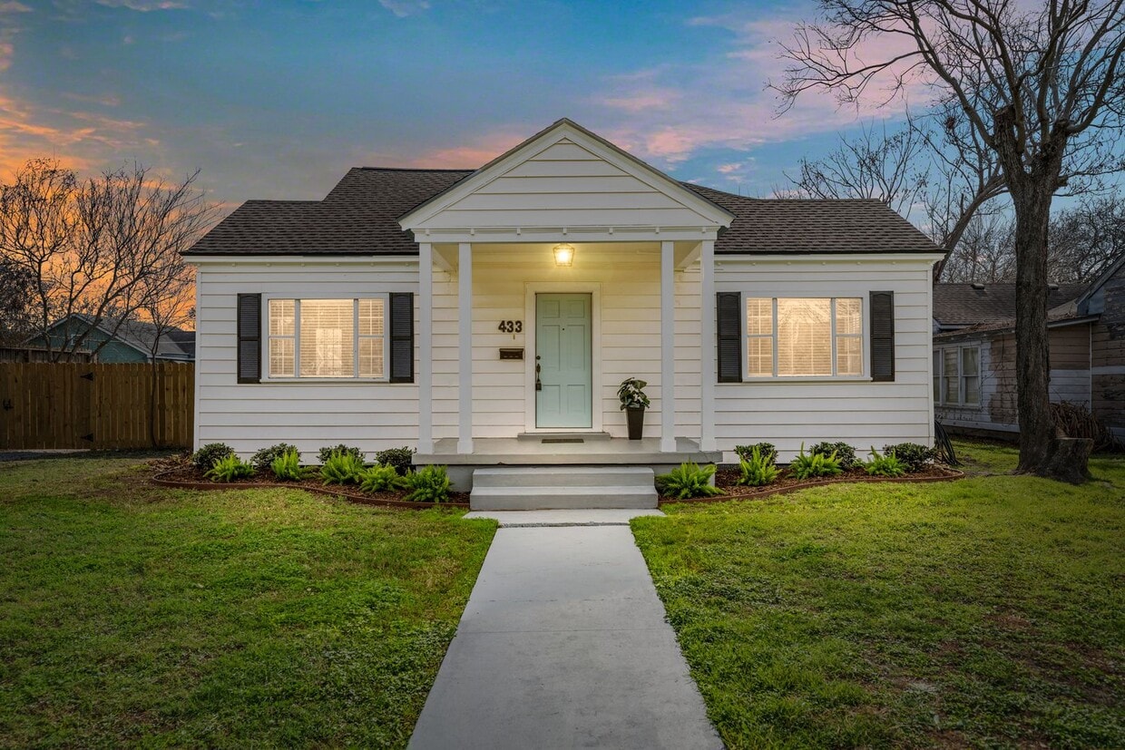 Primary Photo - 433 Cole St