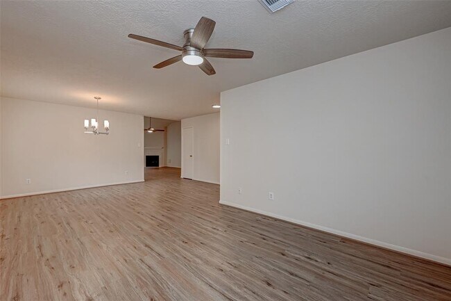 Foto del edificio - 5349 Town Park Blvd