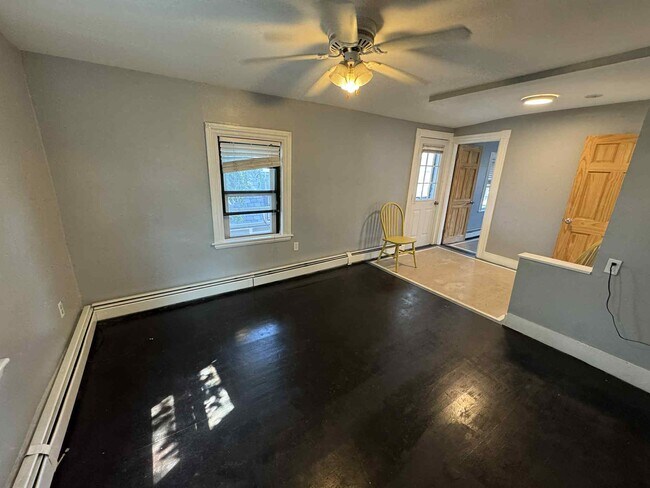 Foto del edificio - 4 Barrett Ave