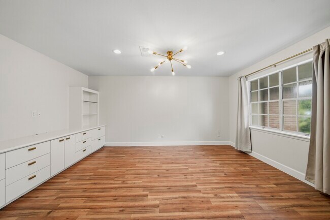 Building Photo - 10658 Northbrook Dr