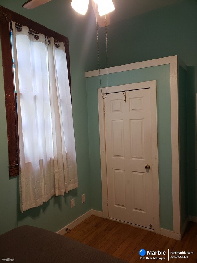 Building Photo - 3 br, 1 bath Townhome - 235 S White St