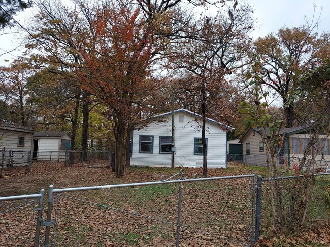 Building Photo - 139 Arrowhead St