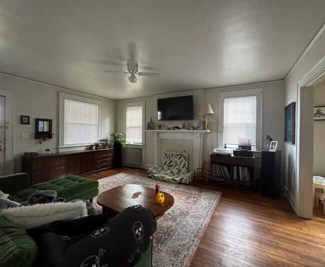 Foto del edificio - 4508 Mayflower Rd