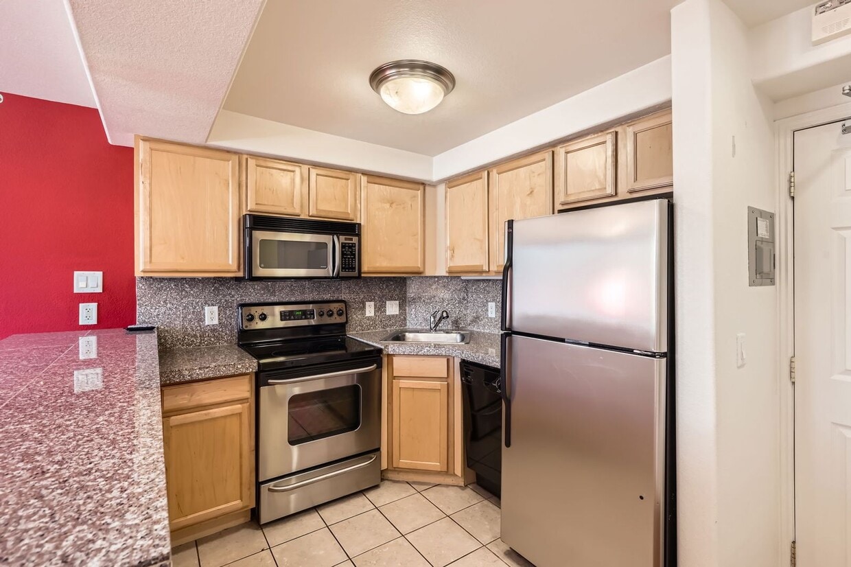 Primary Photo - Cool 1 bedroom Condo in Uptown Medical Dis...