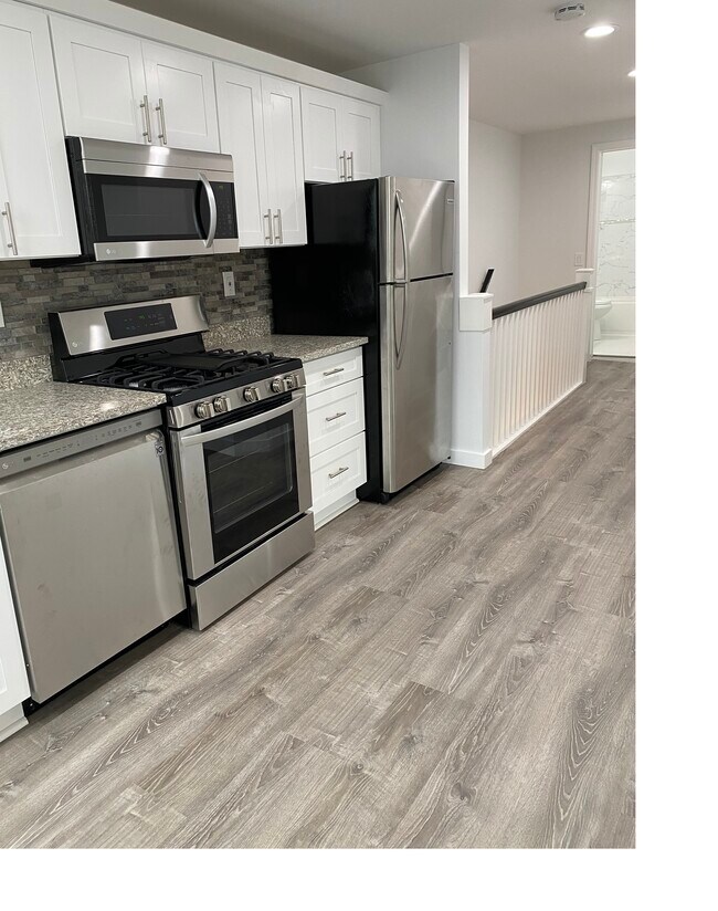 Building Photo - 2406 Boston Post Rd