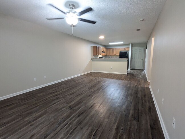 Building Photo - EXTEND THE SAVINGS ON THIS 15mo LEASE!! GR...
