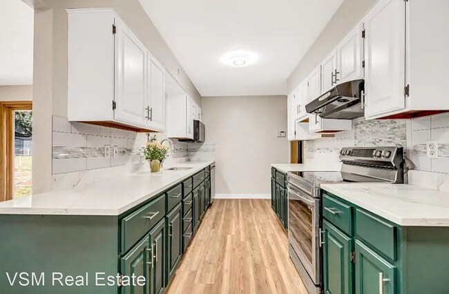 Building Photo - 5 br, 2 bath House - 2183 Mapleview Ave