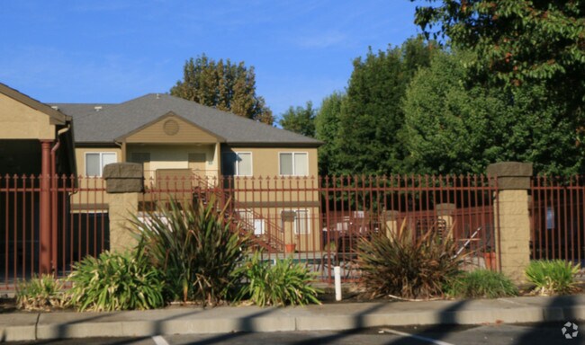 Charleston Place Apartments Stockton, CA