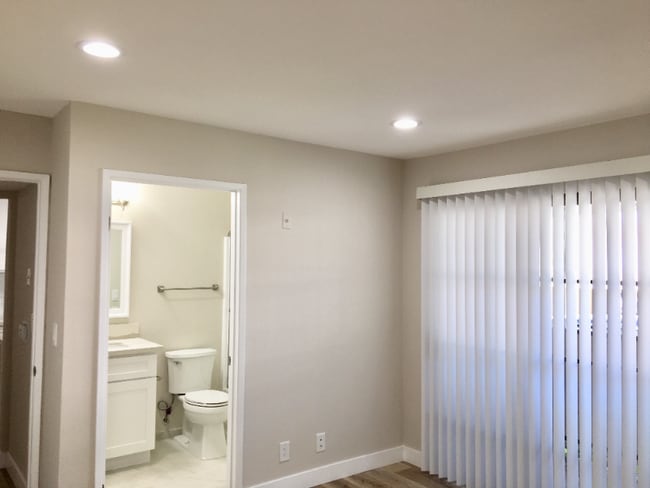 Building Photo - 626 E Verdugo Ave