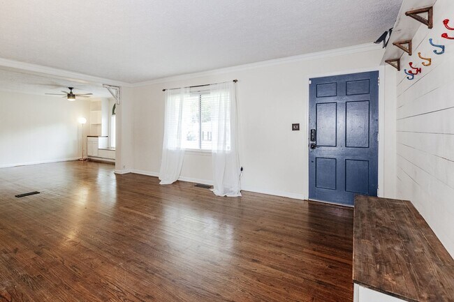Building Photo - Beautiful 4-Bedroom Home in an Established...
