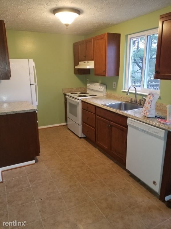 Building Photo - 3 br, 2 bath Townhome - 1445 Farmcrest Way
