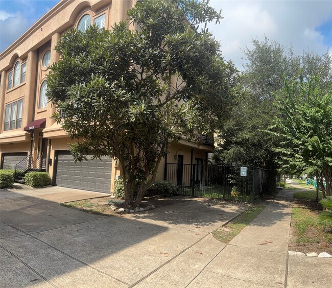 Foto del edificio - 2425 Dorrington St