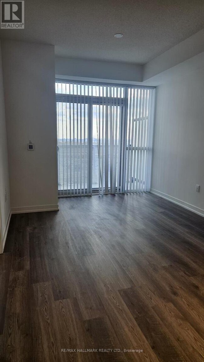 Photo du bâtiment - 8 Interchange Wy