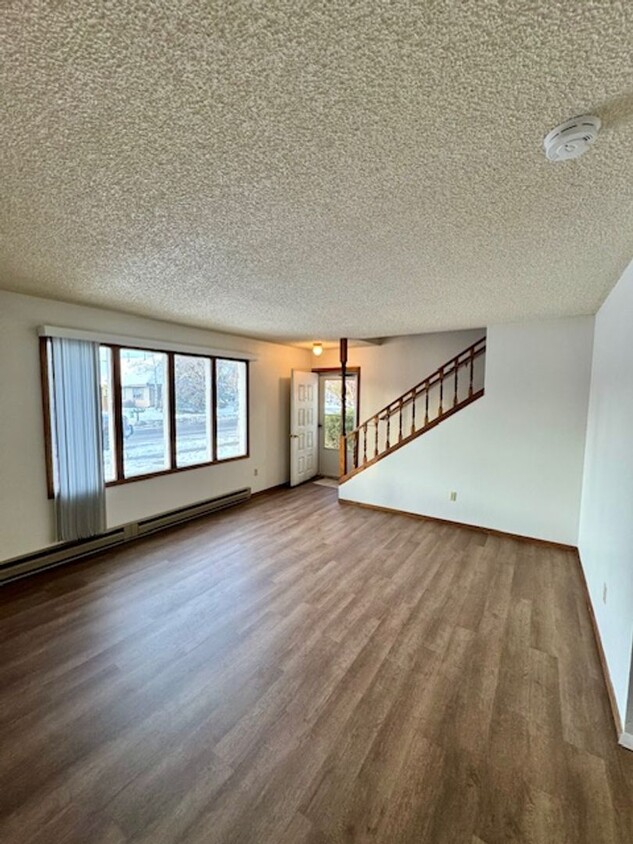 Primary Photo - 4 Bedroom, 2.5 Bathroom Townhouse, Close t...