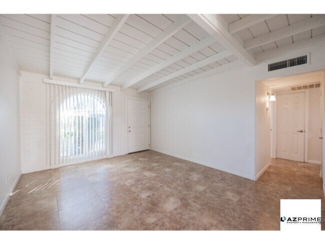 Foto del edificio - Welcome to this Charming Chandler 1/1 Apar...