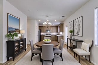 Building Photo - 685 Taliput Palm Pl