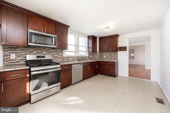 Foto del edificio - 608 Bethel Ave