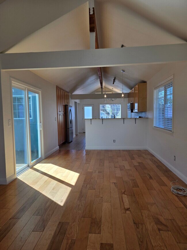 Foto del edificio - 437 Korbel Pl