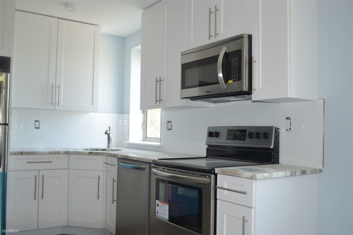 Primary Photo - 2228 Summer St