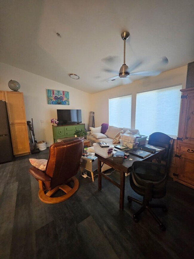 Foto del edificio - 437 Harris Ln