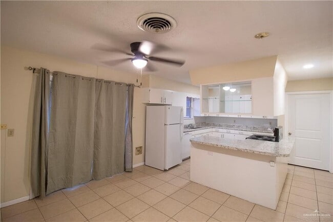 Building Photo - 15 W Cano St