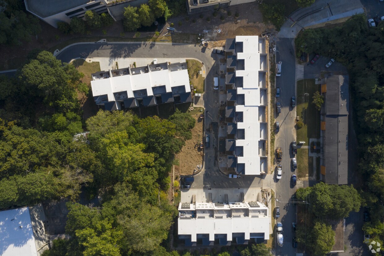 Building Photo - 28th at Brookwood