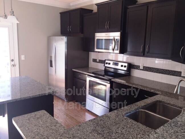 Foto del edificio - 550 Village Loop Dr