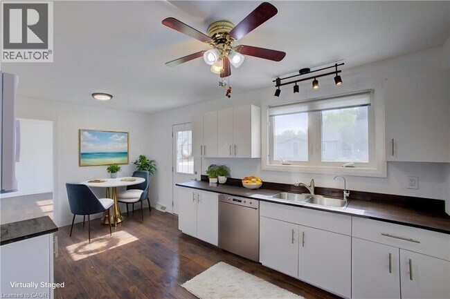 Photo du bâtiment - 387 Countess St S