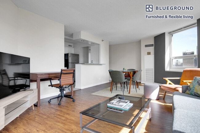 Building Photo - 750 N Rush St