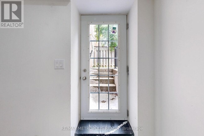 Building Photo - 11 Howes St