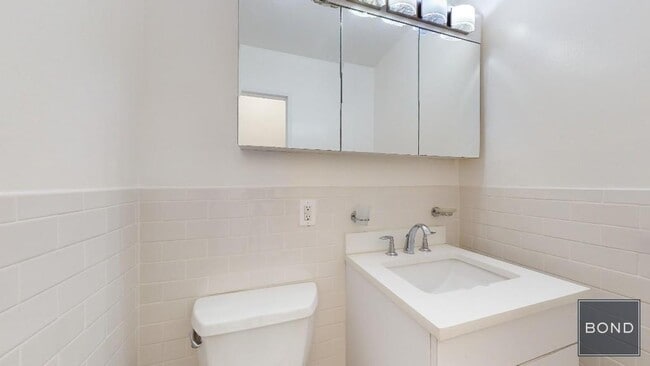 Building Photo - 157e E 57th St