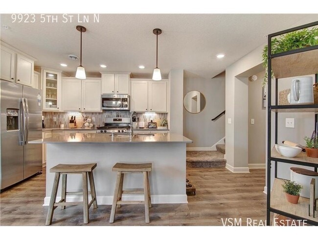 Building Photo - Luxury 3 Bed 3 Bath End Unit Townhome Avai...
