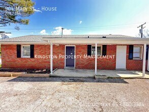 Building Photo - 904 Main St