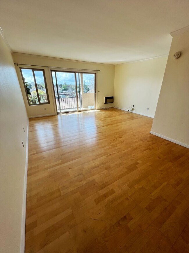 7555 Linda Vista Rd Unit 41, San Diego, CA 92111 Condo for Rent in