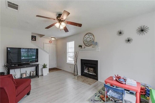 Building Photo - 6900 Hyland Cir