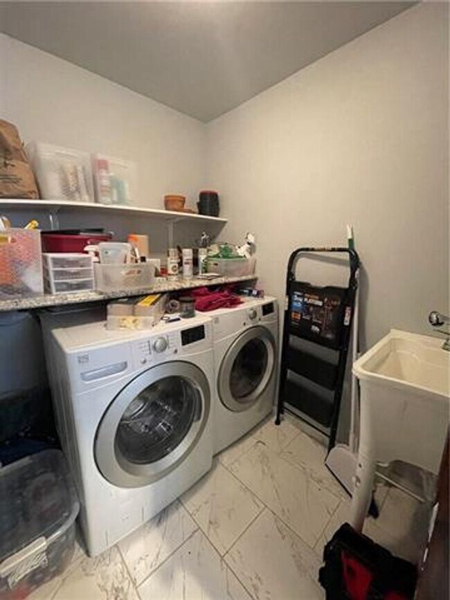 Foto del edificio - 2932 St Ann