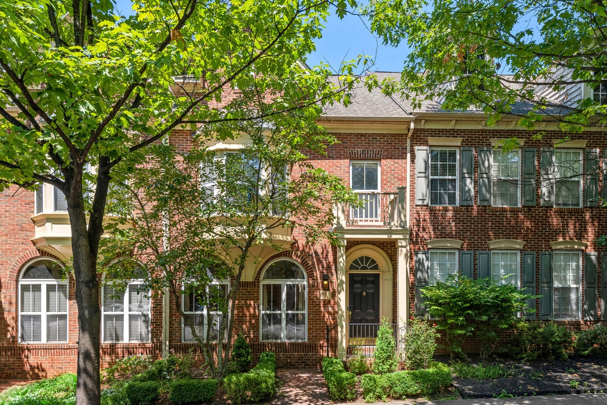 Photo - 557 Longhorn Crescent (Rockville, MD)