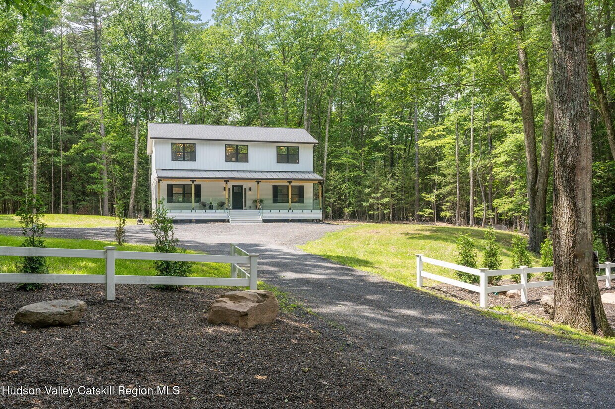 Primary Photo - 32 Maurizi Ln