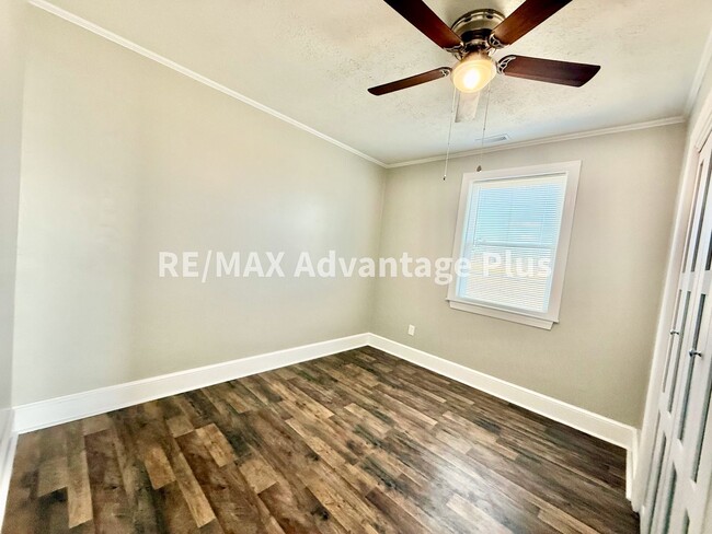 Building Photo - Charming renovated home in country setting