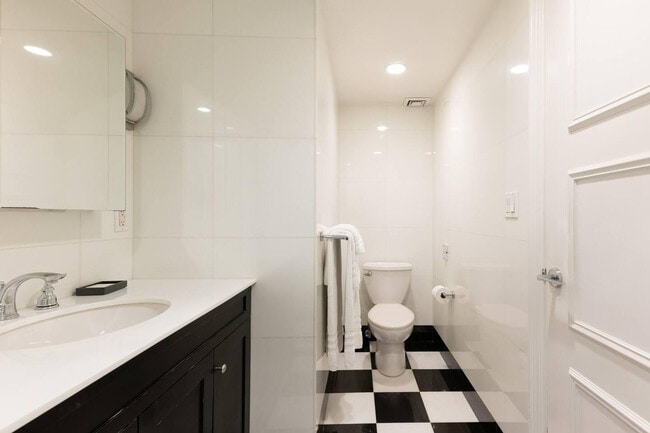 Building Photo - 119 W 57th St