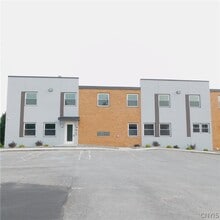 Building Photo - 413 S Main St