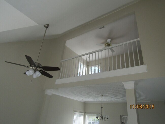 Building Photo - Weeping Cedar Trail