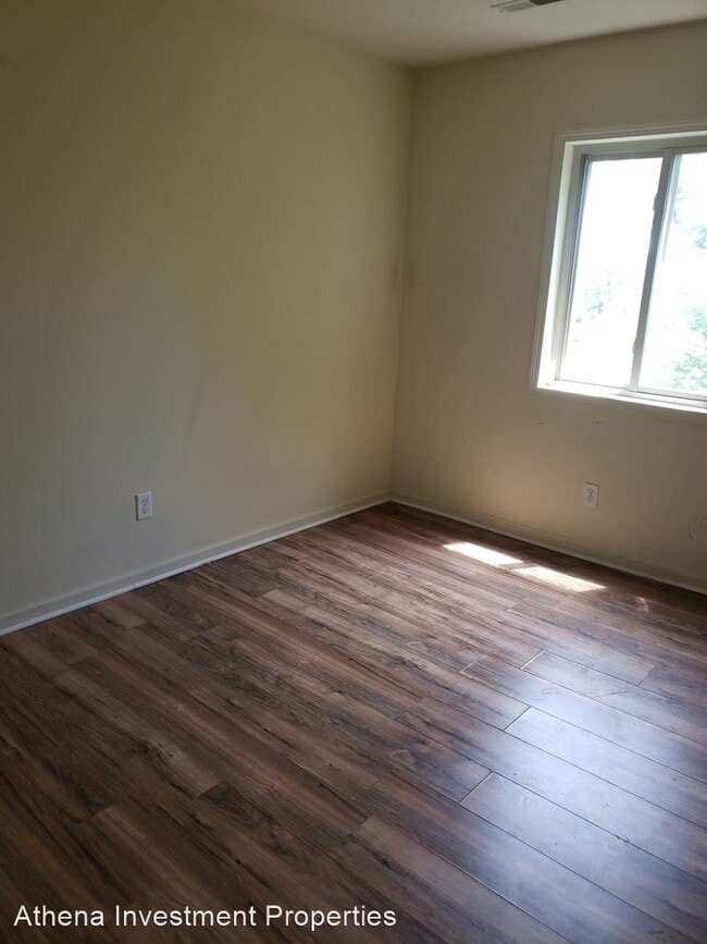 Building Photo - 2030 Catalpa Dr.