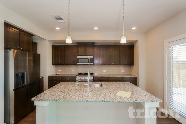 Foto del edificio - 8101 Howell Oak Dr
