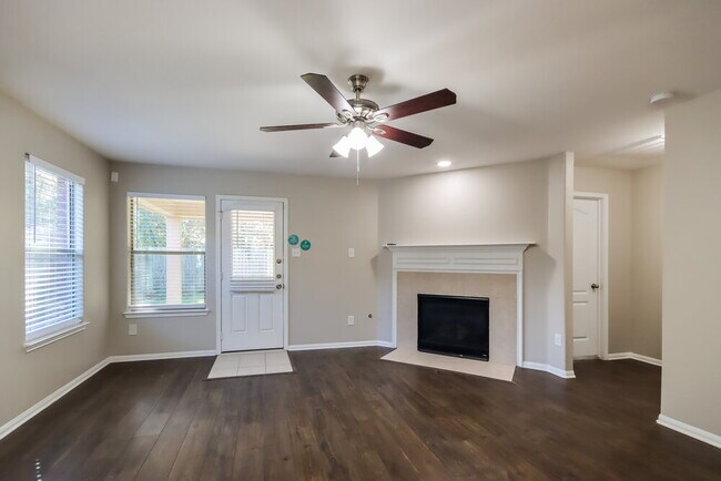 Building Photo - 2717 Sandberry Dr